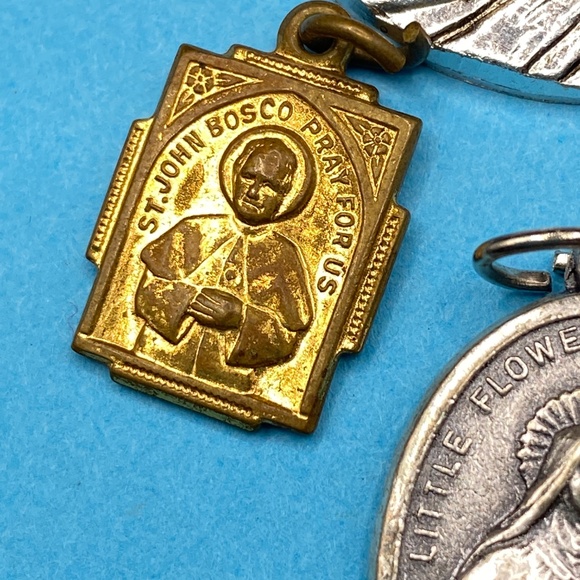 Catholic Religious Metals Saints Miraculous Silver Tone Vintage Lot of 15 - Picture 7 of 13